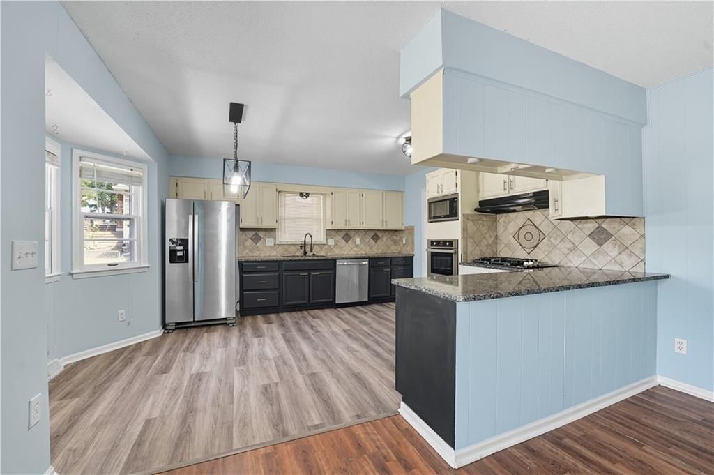 7802 N Wayne Avenue — photo 23