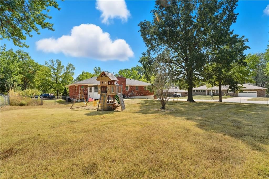 7802 N Wayne Avenue — photo 46