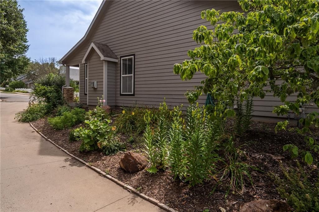 403 Pasadena Drive — photo 34