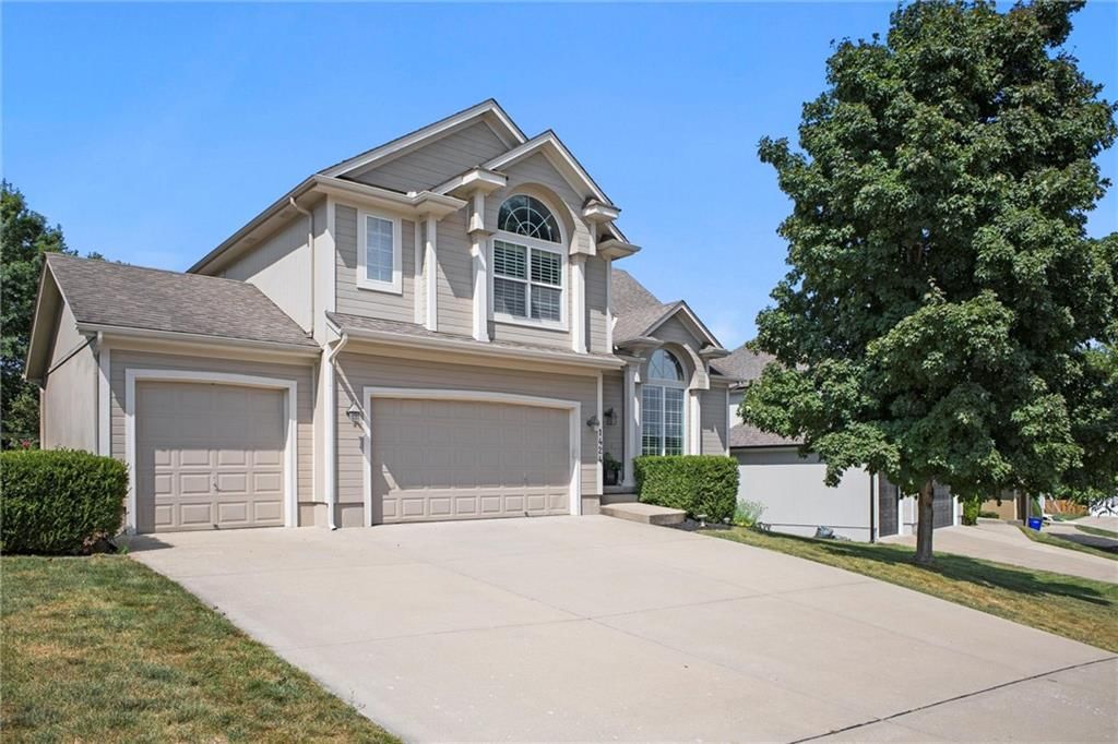 1424 NE Stonewood Drive — photo 2