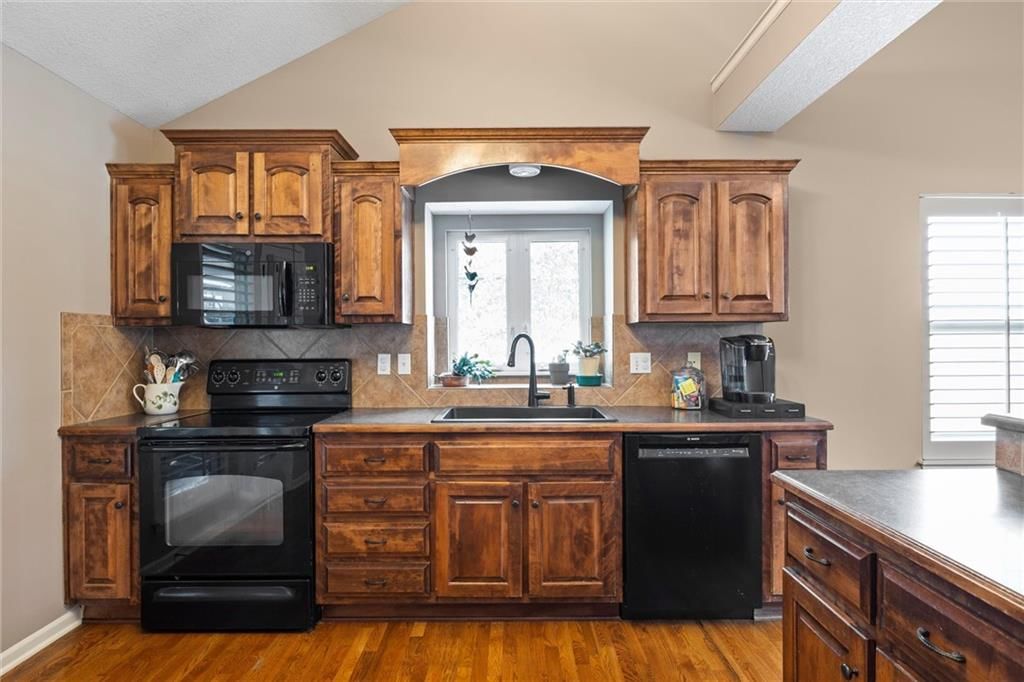 1424 NE Stonewood Drive — photo 11