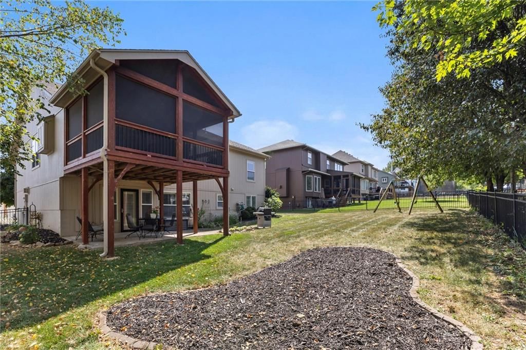 1424 NE Stonewood Drive — photo 28
