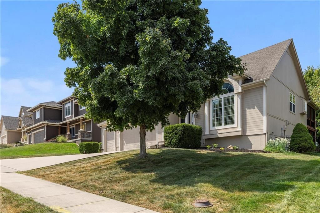 1424 NE Stonewood Drive — photo 4