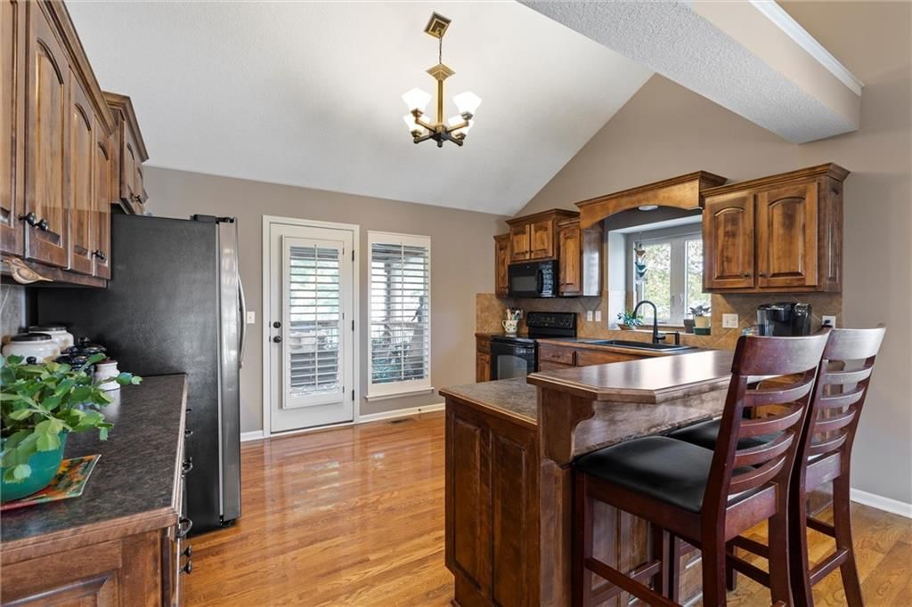 1424 NE Stonewood Drive — photo 7