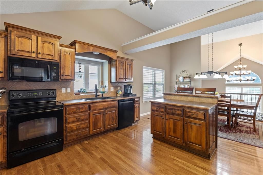 1424 NE Stonewood Drive — photo 9