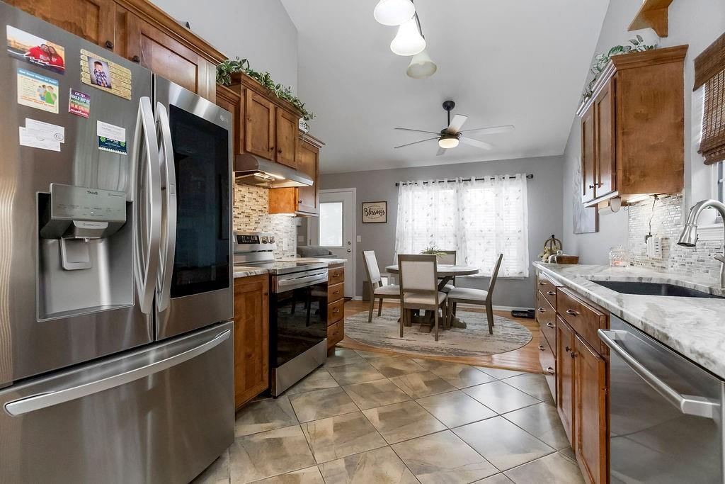 1012 Tamarisk Drive — photo 11