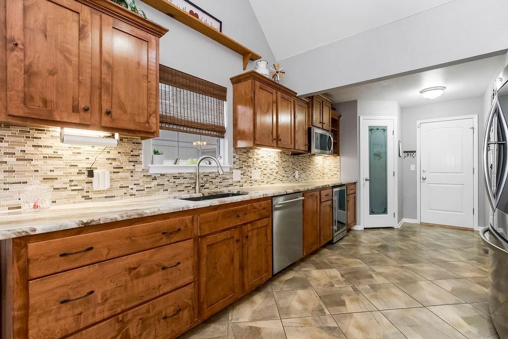 1012 Tamarisk Drive — photo 8