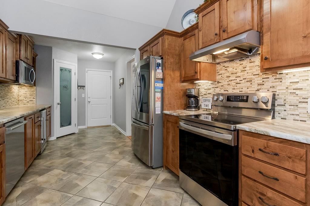 1012 Tamarisk Drive — photo 10