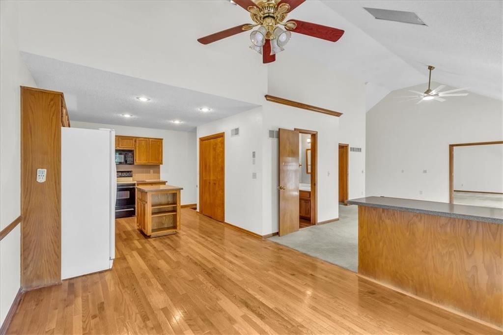 7421 N Wabash Avenue — photo 15