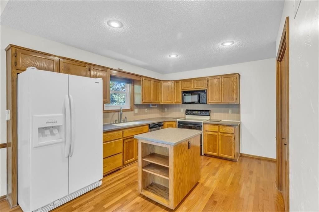 7421 N Wabash Avenue — photo 17