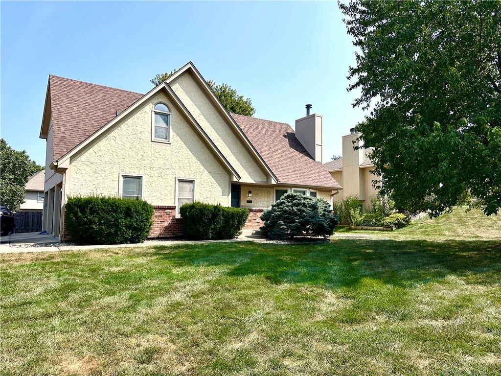 917 Kenwood Drive — photo 2