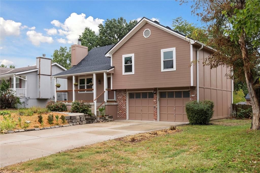 613 SE Bugle Court — photo 3