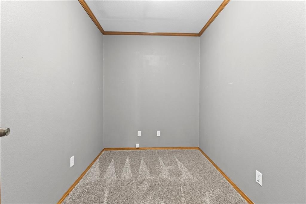 617 N Sycamore Street — photo 32