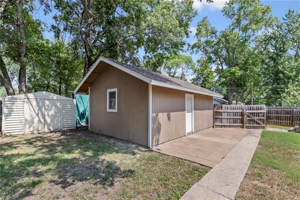 617 N Sycamore Street — photo 38
