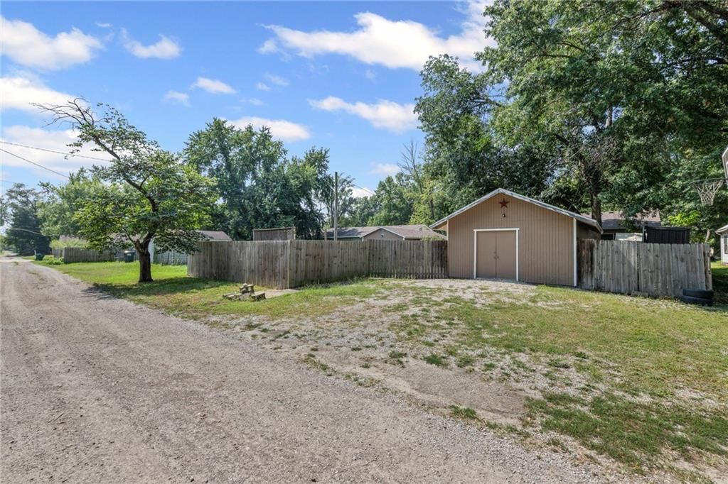 617 N Sycamore Street — photo 46
