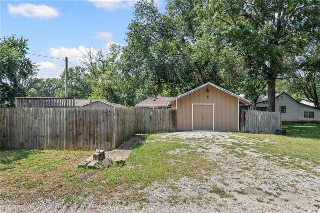 617 N Sycamore Street — photo 47