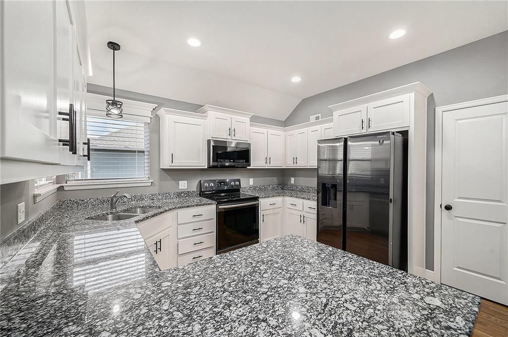 11303 Yecker Avenue — photo 8