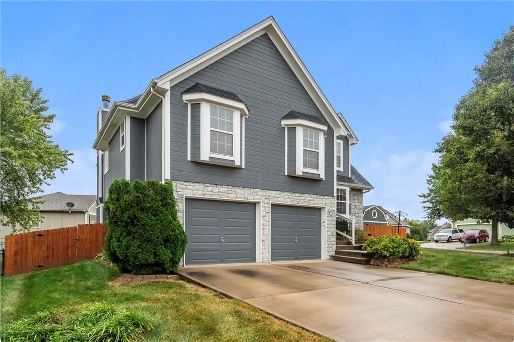 1007 NW Long Drive — photo 3