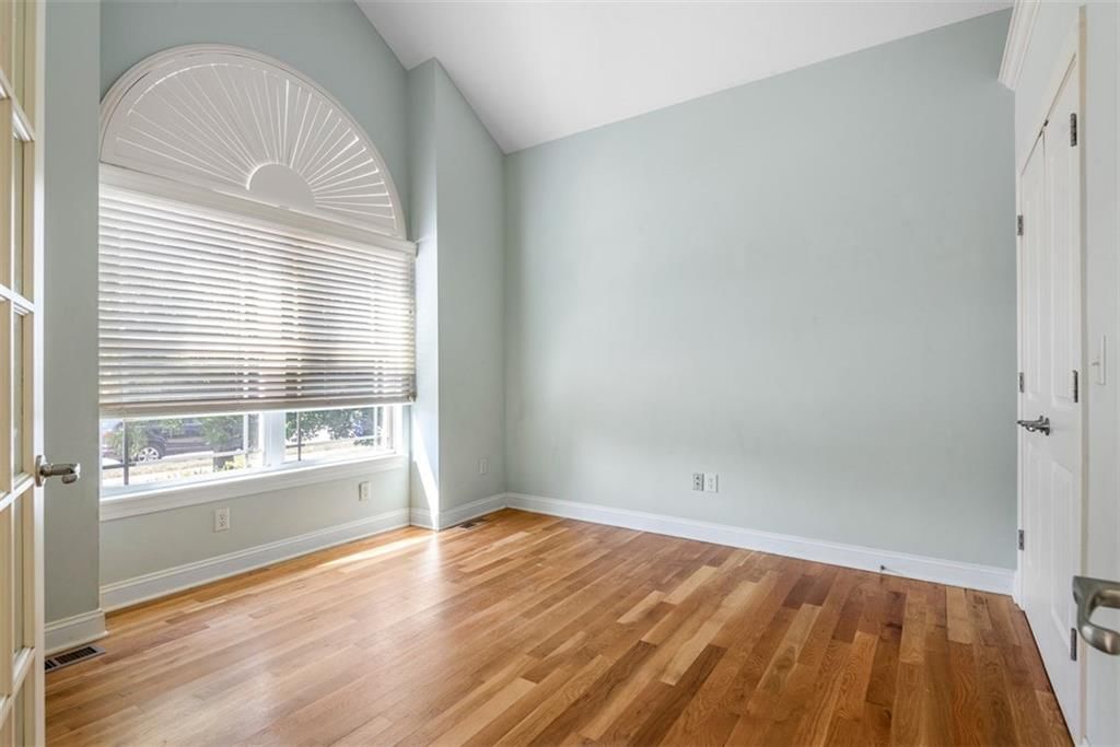 859 N Alder Street — photo 11
