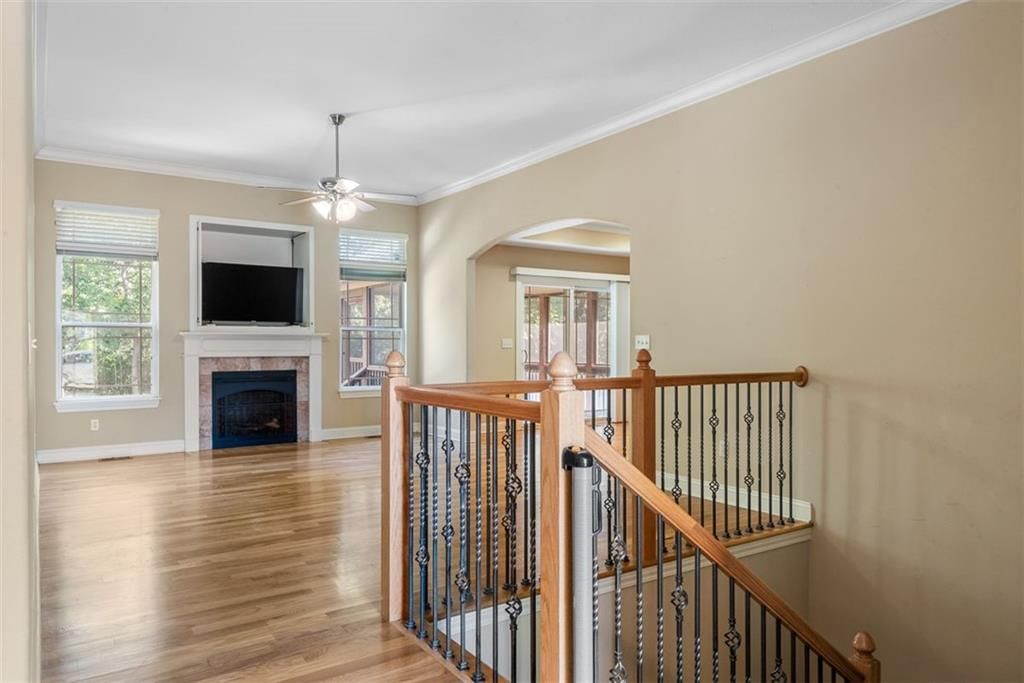 859 N Alder Street — photo 3