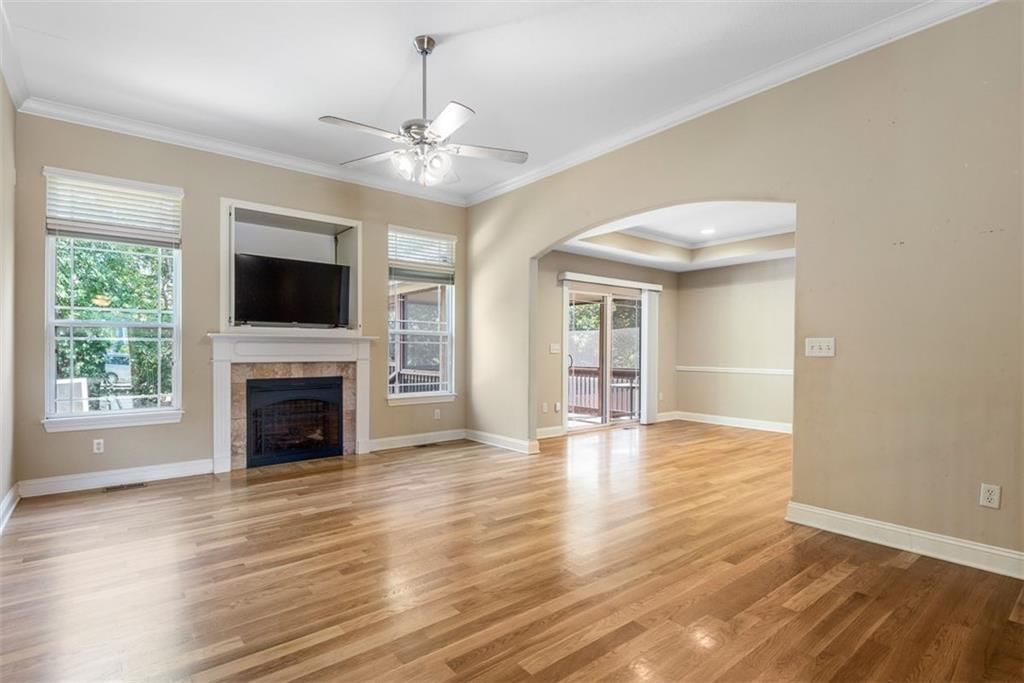859 N Alder Street — photo 4