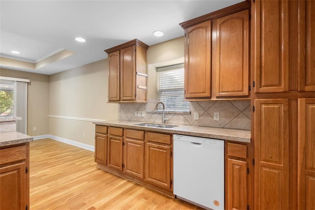 859 N Alder Street — photo 9