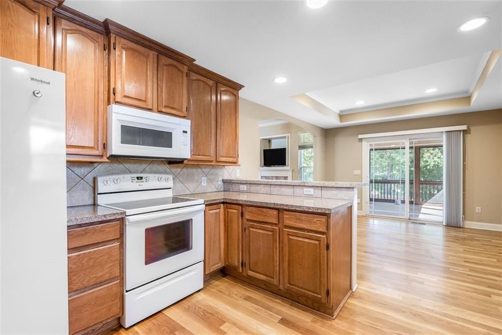 859 N Alder Street — photo 10