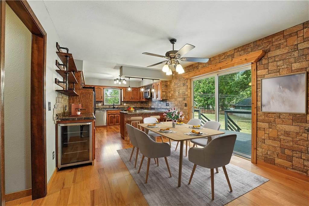 307 SE Westwind Drive — photo 4