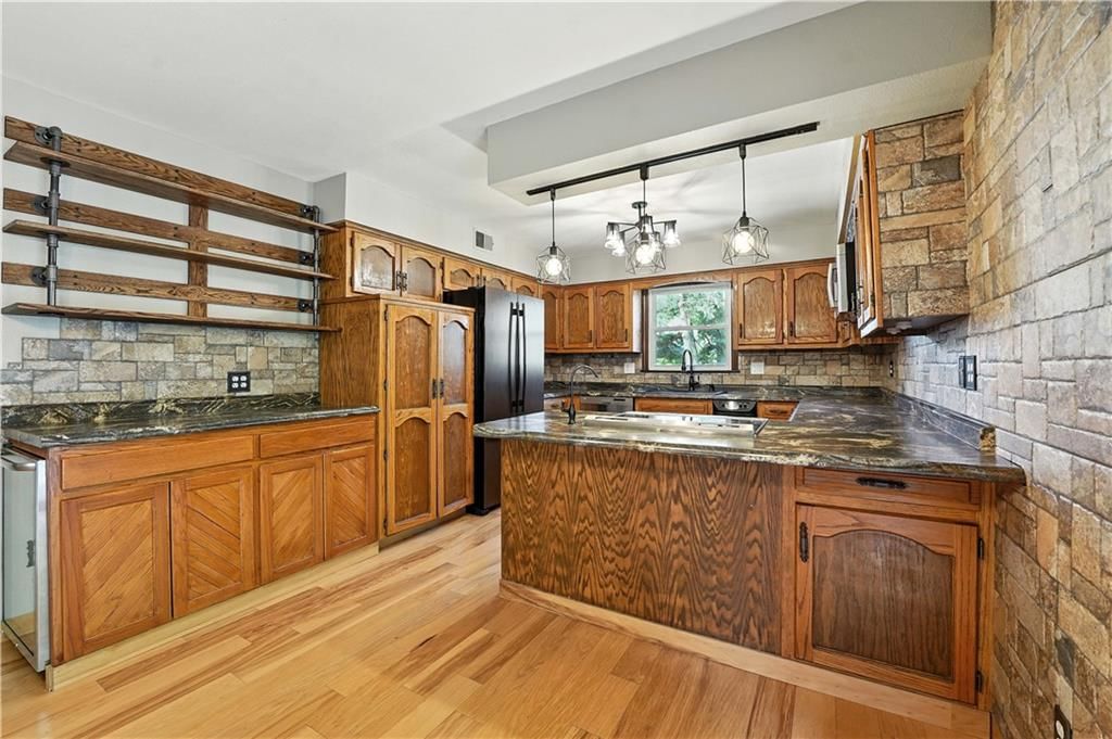 307 SE Westwind Drive — photo 7