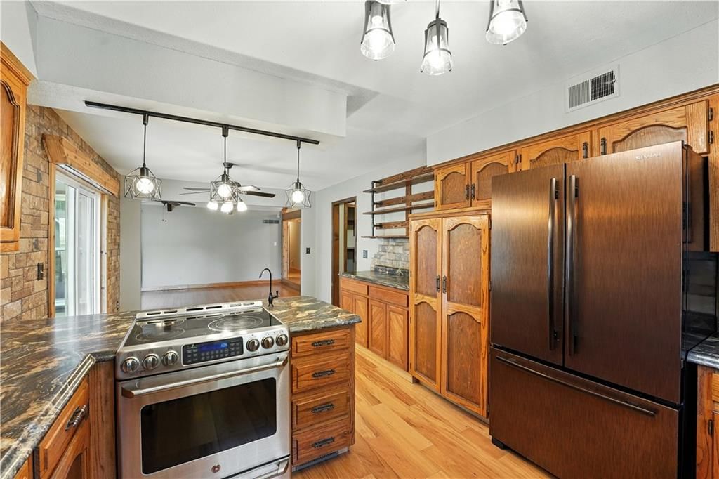 307 SE Westwind Drive — photo 8