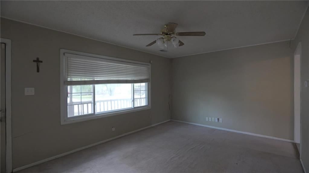 1012 E Fredrickson Drive — photo 2