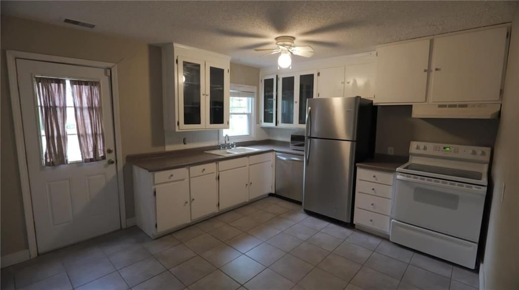 1012 E Fredrickson Drive — photo 4
