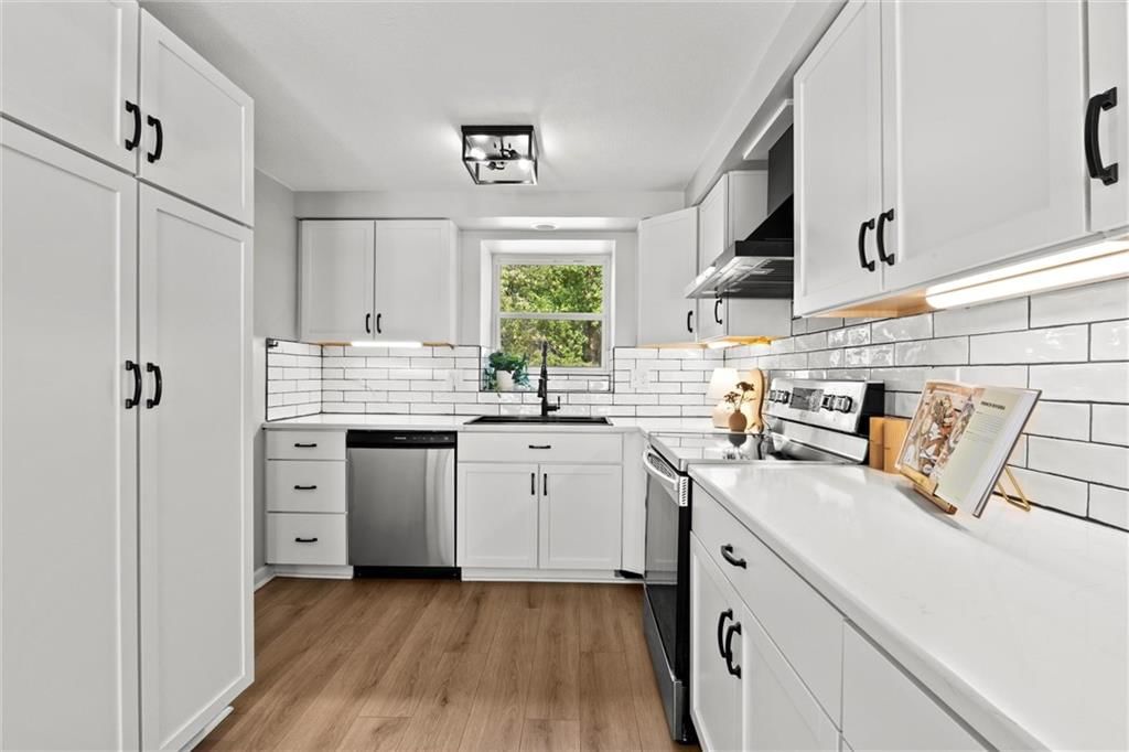 406 NE Keystone Drive — photo 11