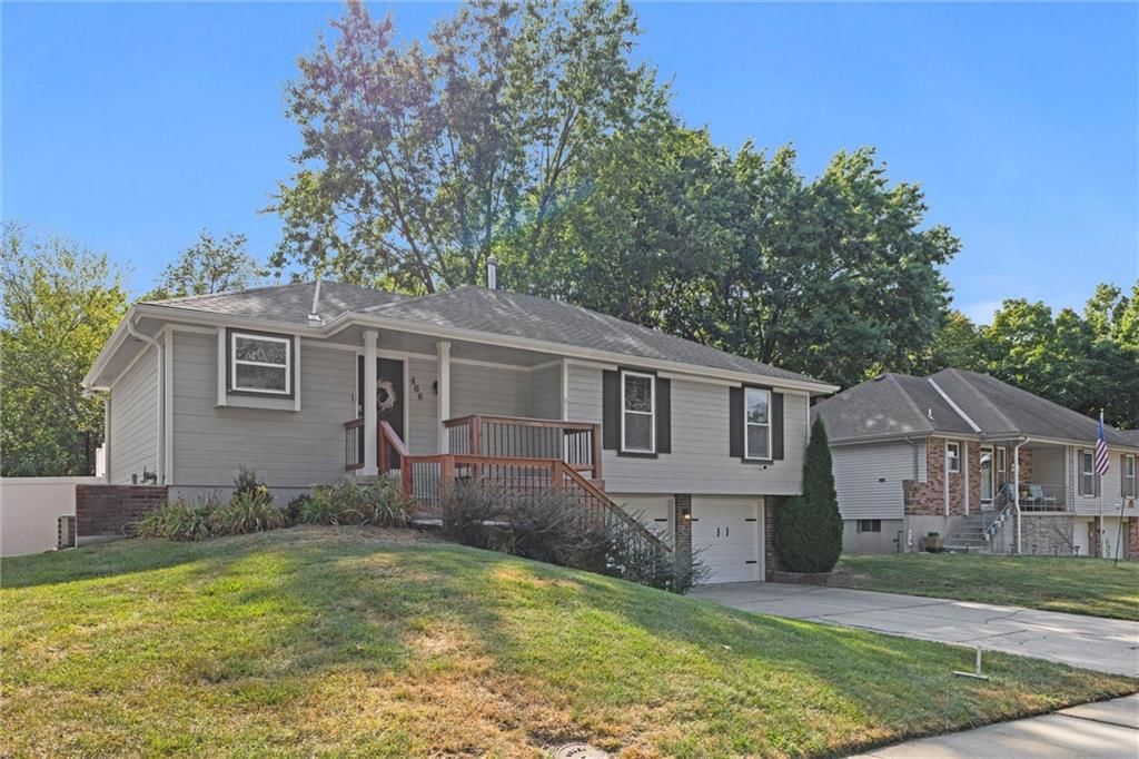 406 NE Keystone Drive — photo 3