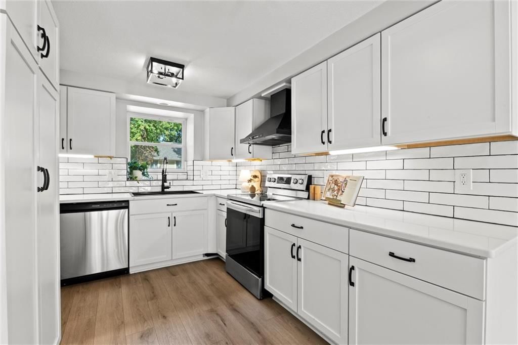 406 NE Keystone Drive — photo 10