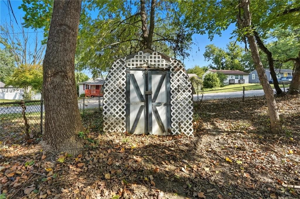 4617 N Troost Avenue — photo 18
