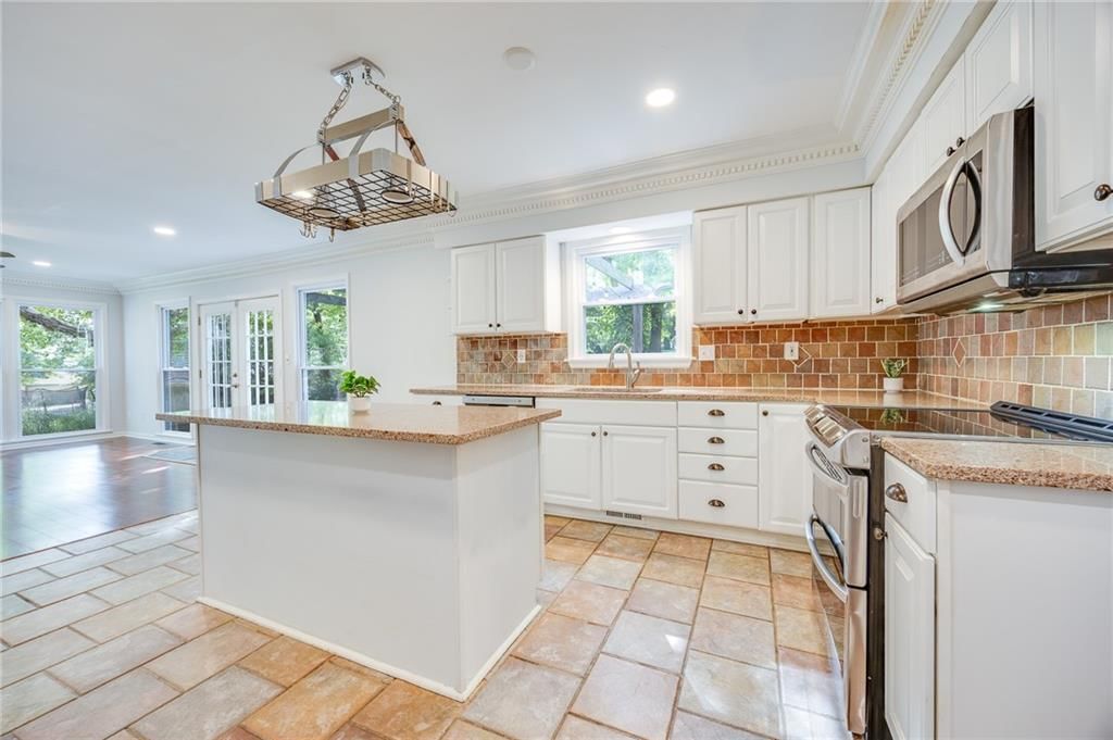 2204 Rodeo Drive — photo 11