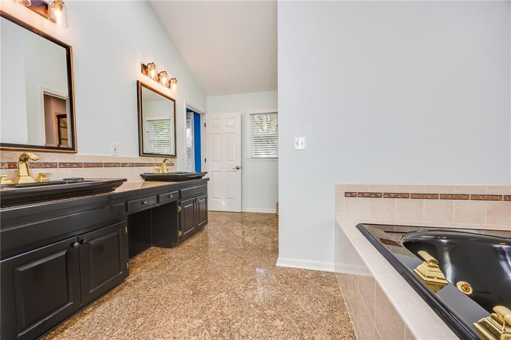 2204 Rodeo Drive — photo 30