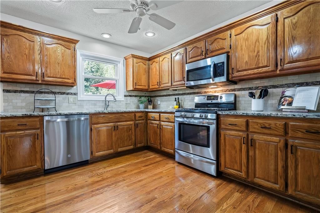 1216 SE Warren Drive — photo 16