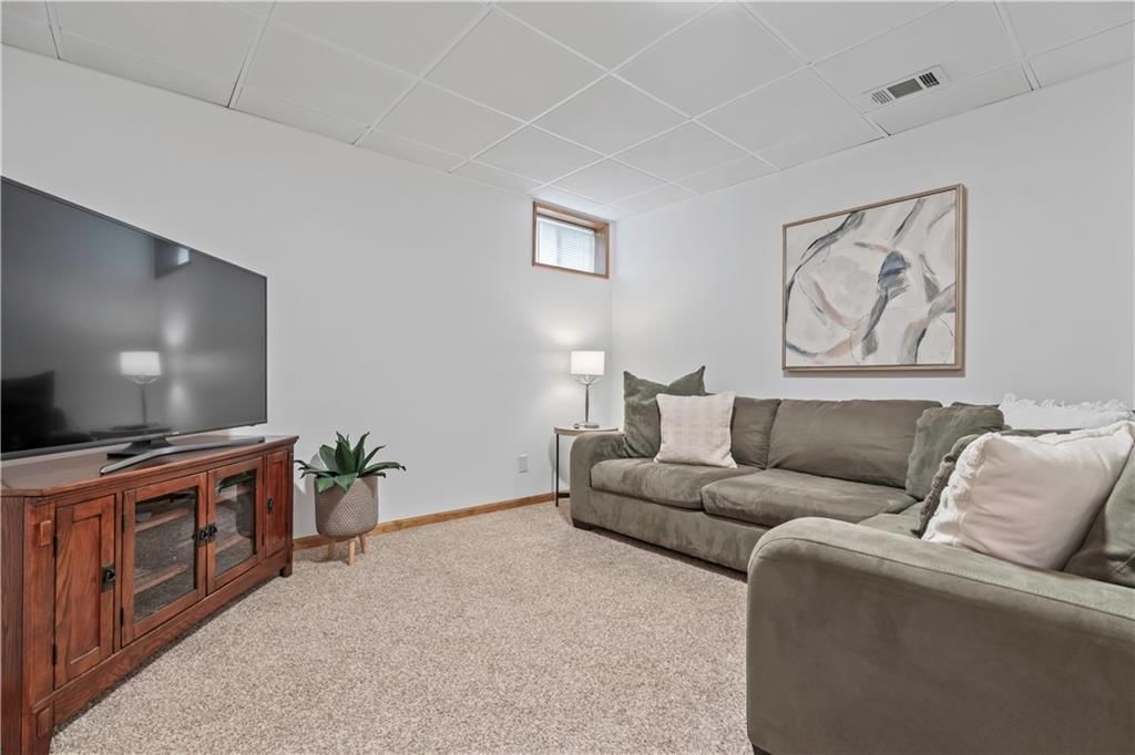 1216 SE Warren Drive — photo 41