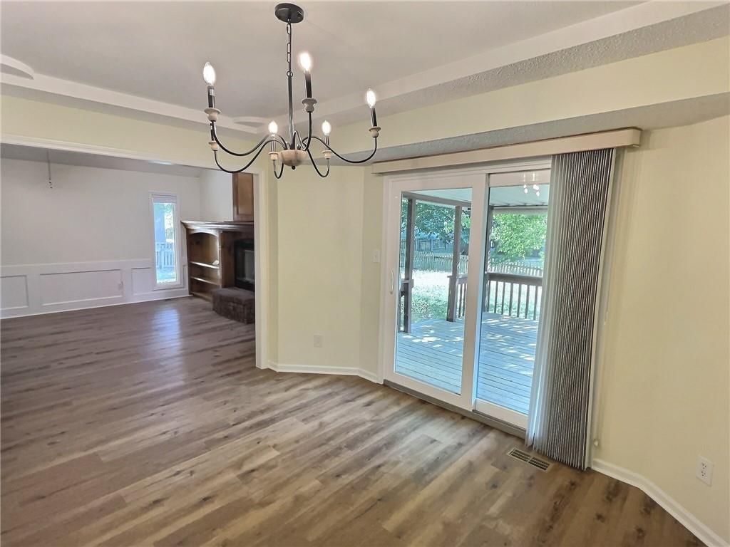 1121 NE Ridgeview Drive — photo 4