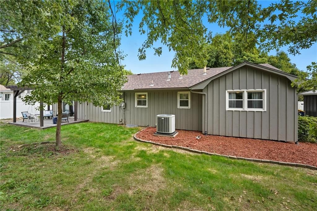 10218 Tracy Street — photo 41