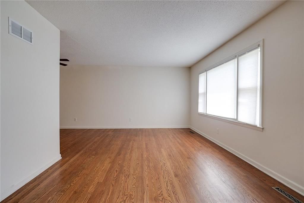 4246 N Lister Avenue — photo 4