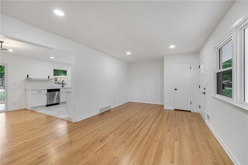 6410 Harvard Avenue — photo 7