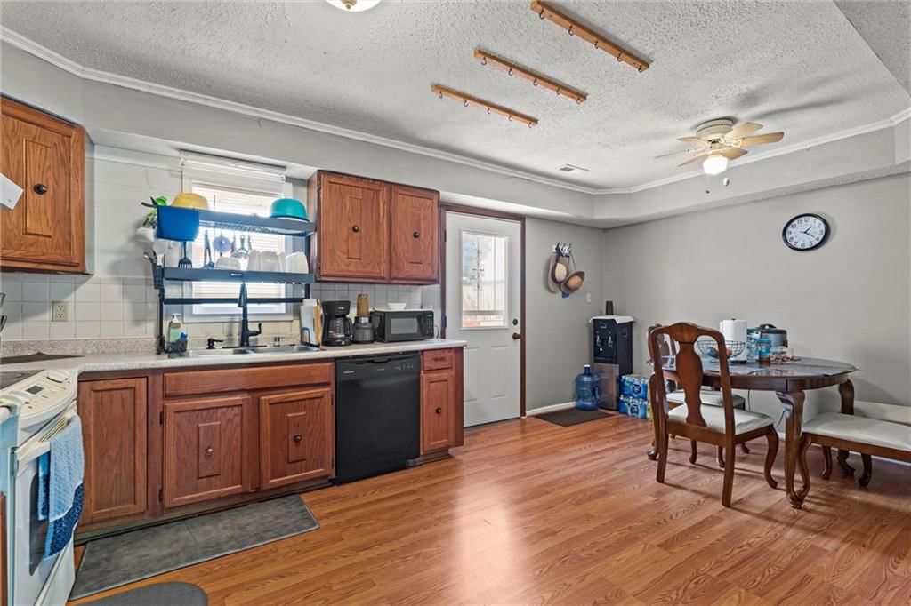 8555 Isabel Street — photo 11