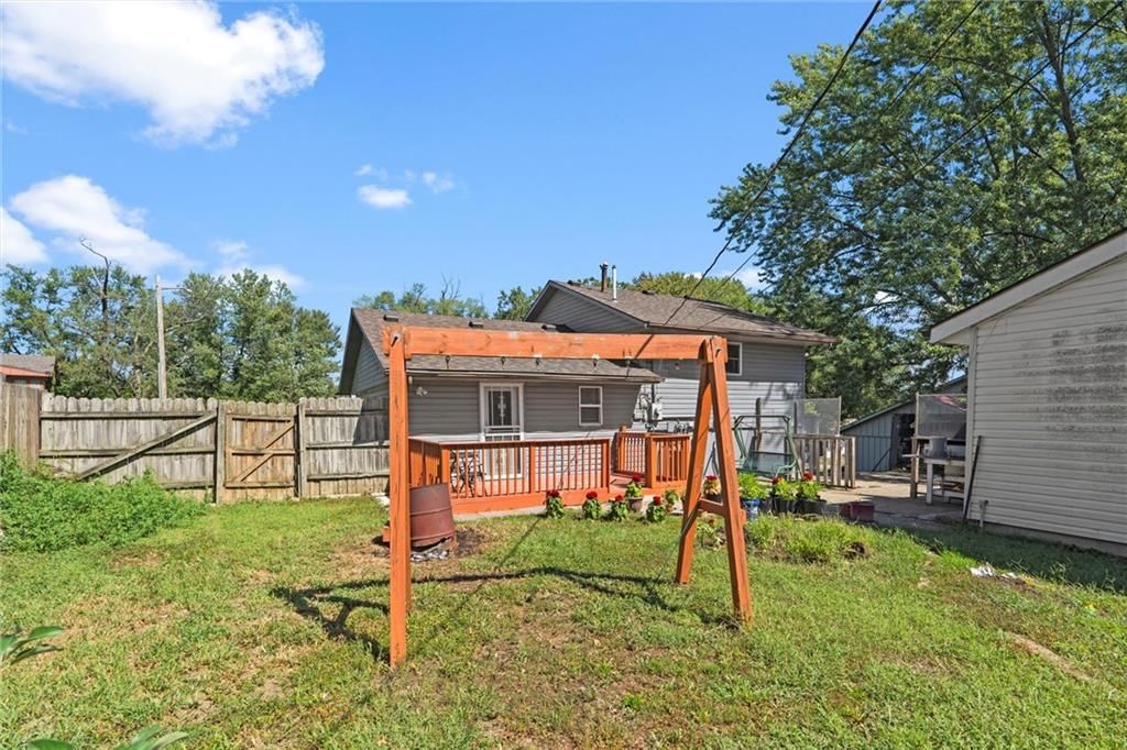 8555 Isabel Street — photo 30