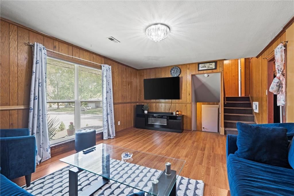 8555 Isabel Street — photo 9