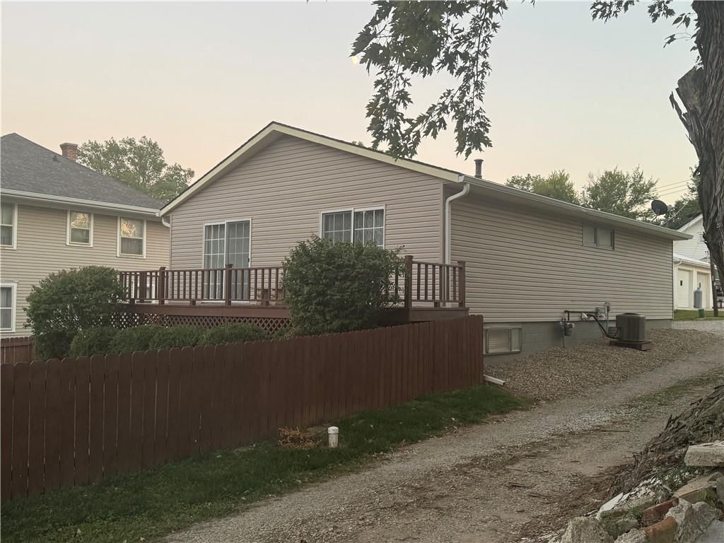 1203 College Street — photo 38