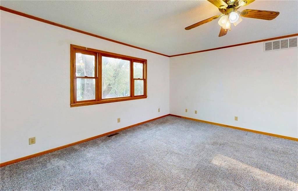 704 W Burton Street — photo 11
