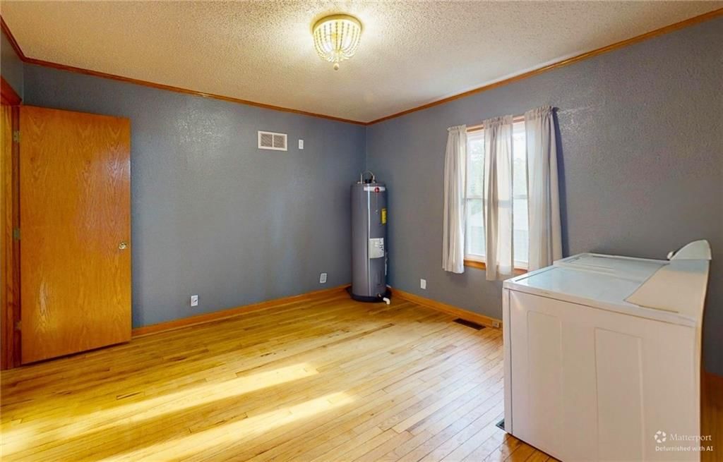704 W Burton Street — photo 13